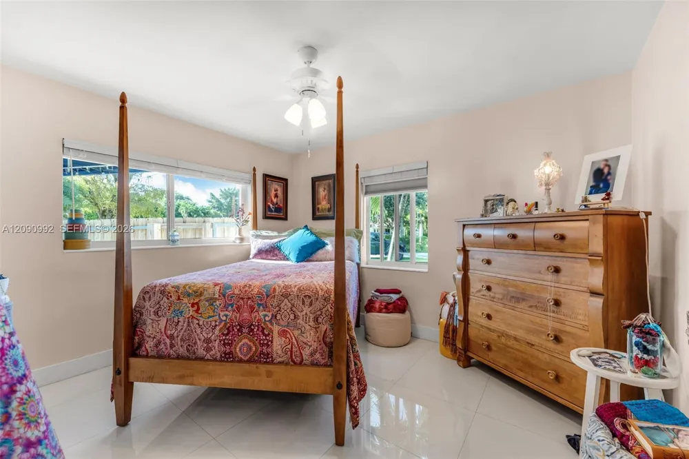 6891 SW 48th Ter Miami, FL 33155