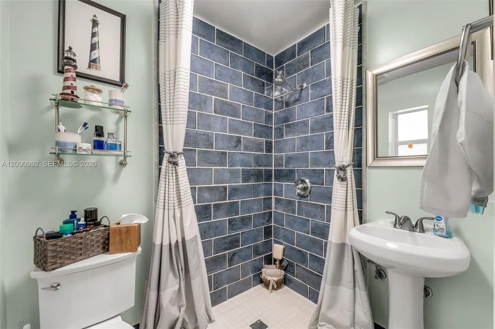 6891 SW 48th Ter Miami, FL 33155