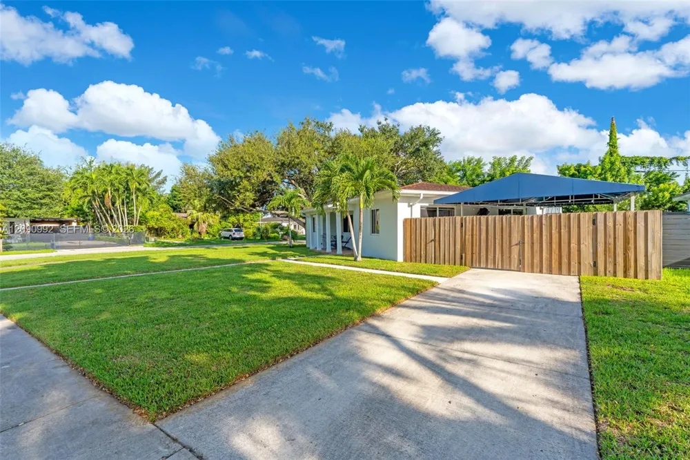 6891 SW 48th Ter Miami, FL 33155