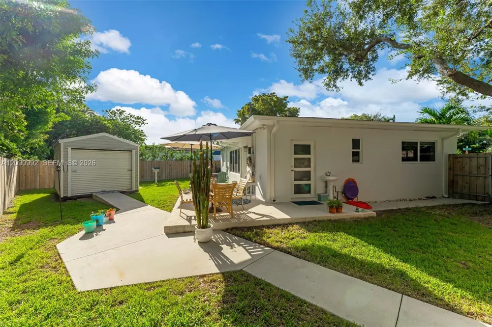 6891 SW 48th Ter Miami, FL 33155