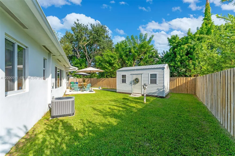 6891 SW 48th Ter Miami, FL 33155