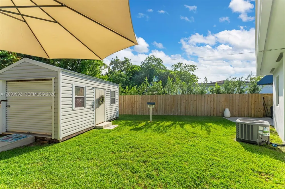 6891 SW 48th Ter Miami, FL 33155