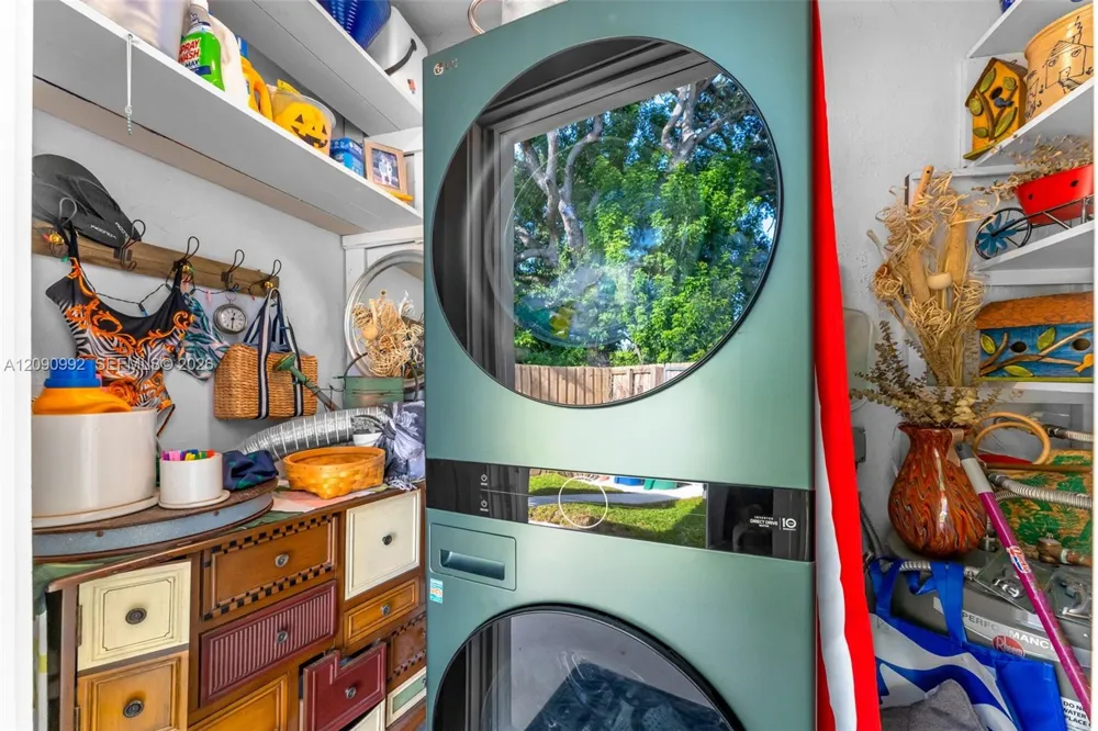 6891 SW 48th Ter Miami, FL 33155