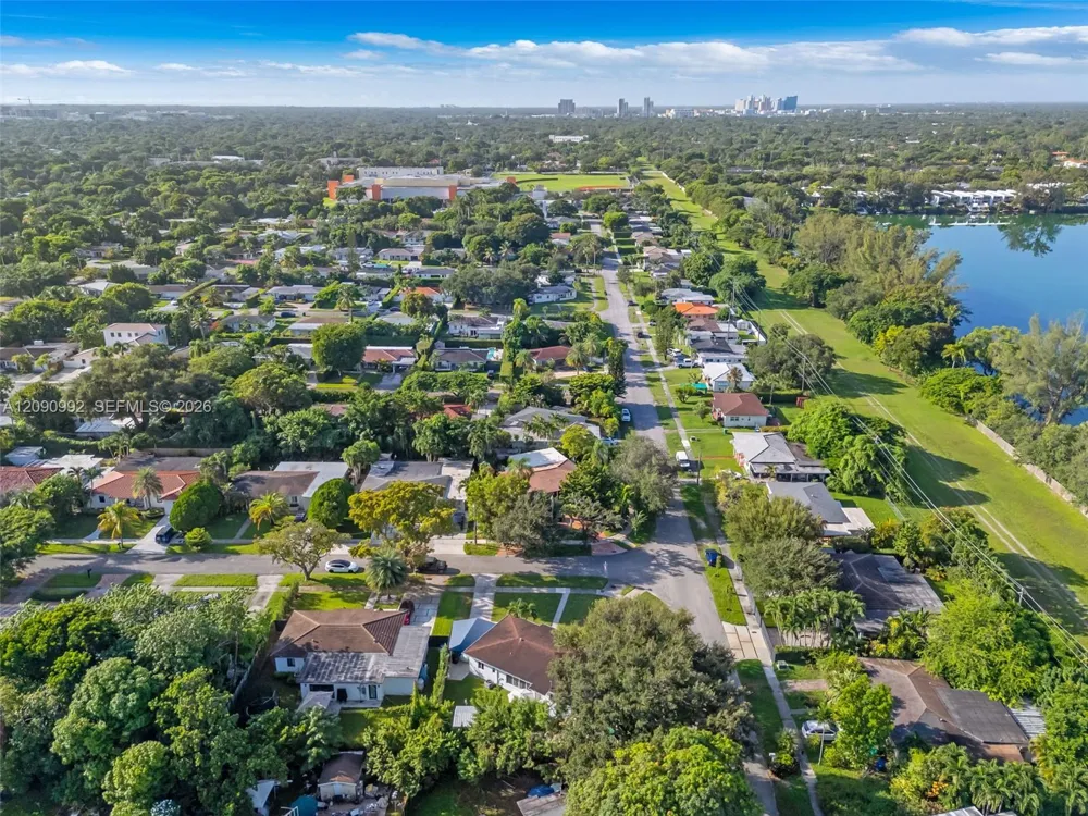 6891 SW 48th Ter Miami, FL 33155