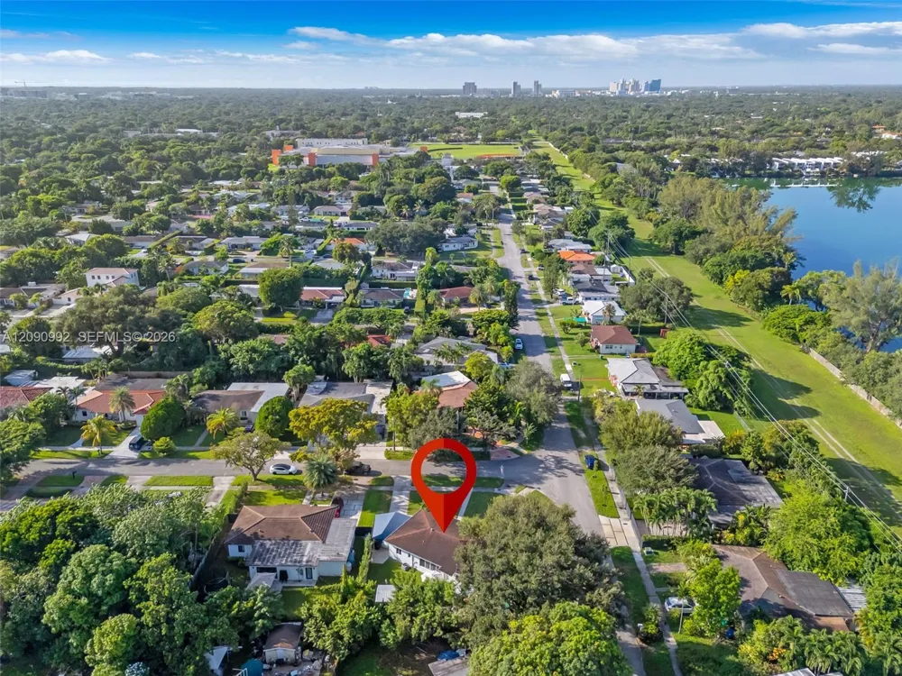 6891 SW 48th Ter Miami, FL 33155