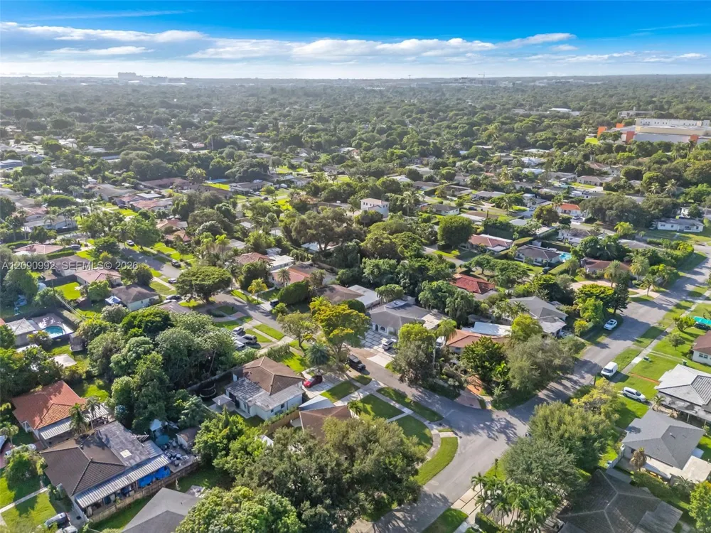 6891 SW 48th Ter Miami, FL 33155