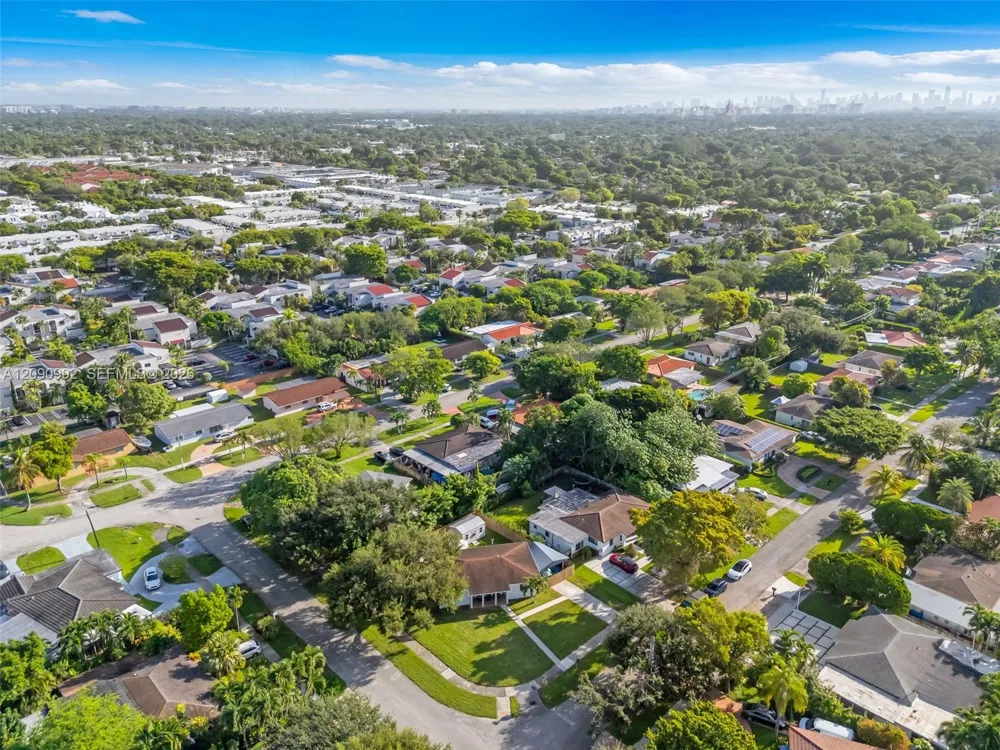 6891 SW 48th Ter Miami, FL 33155