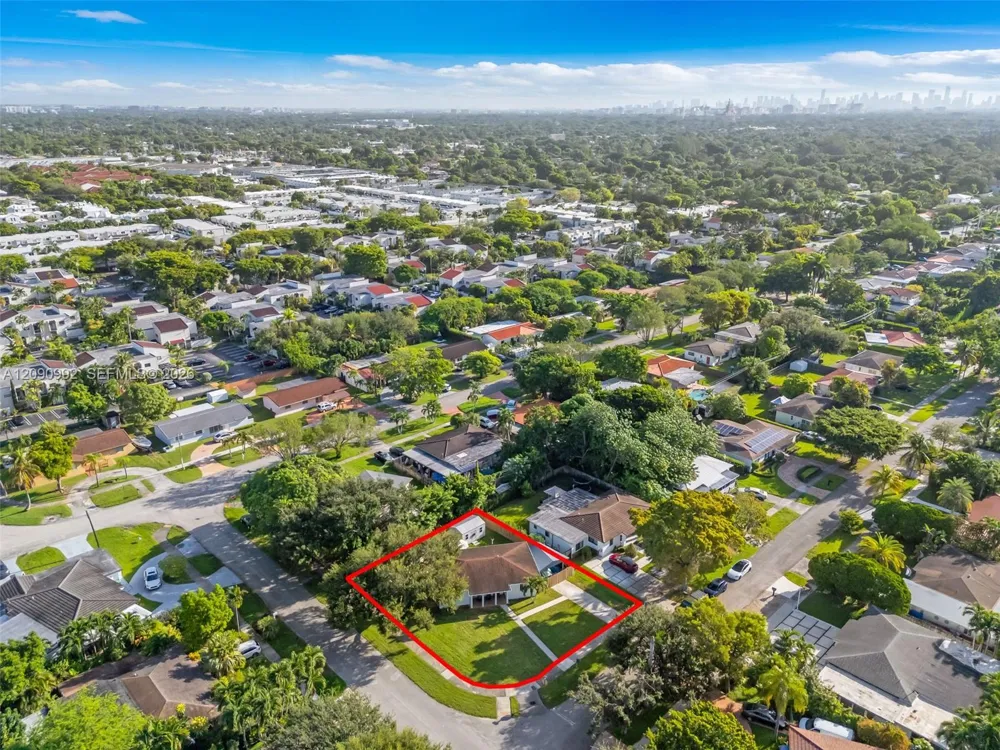 6891 SW 48th Ter Miami, FL 33155