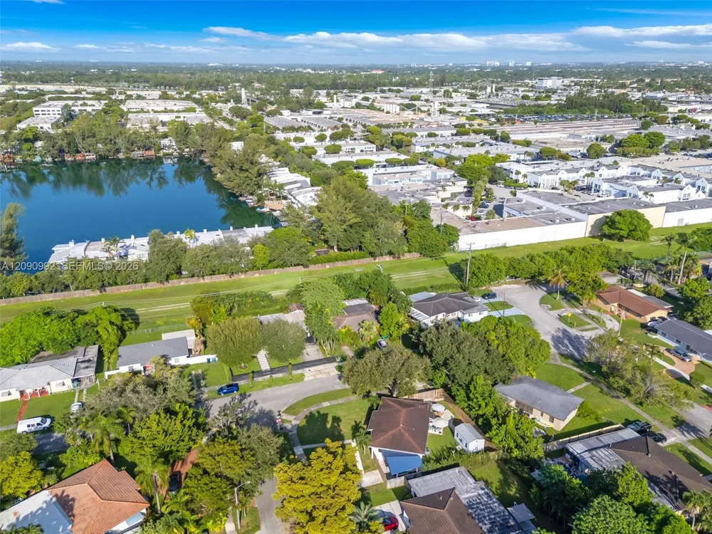 6891 SW 48th Ter Miami, FL 33155