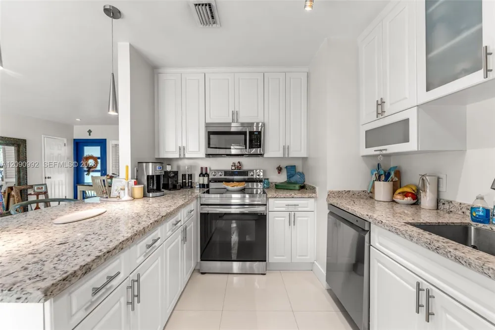 6891 SW 48th Ter Miami, FL 33155