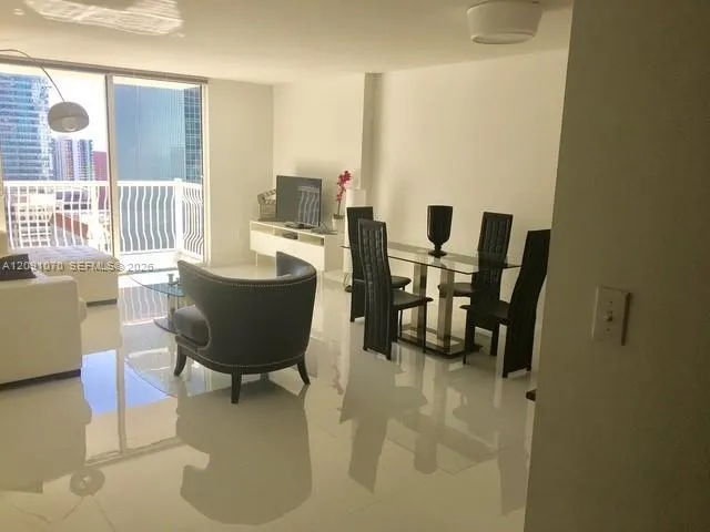 1200 Brickell Bay Dr #3121 Miami, FL 33131
