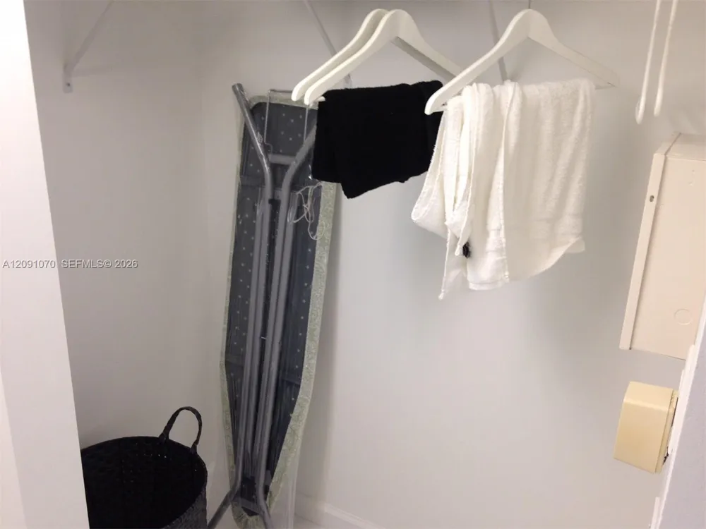 1200 Brickell Bay Dr #3121 Miami, FL 33131