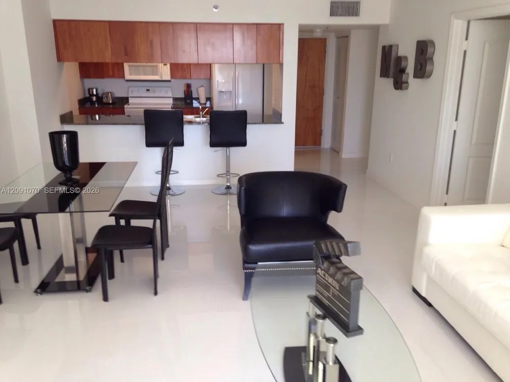 1200 Brickell Bay Dr #3121 Miami, FL 33131