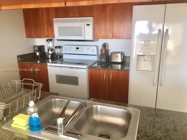 1200 Brickell Bay Dr #3121 Miami, FL 33131