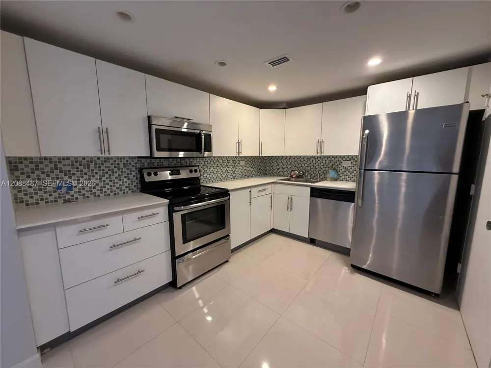 5555 Collins Ave #12Z Miami Beach, FL 33140