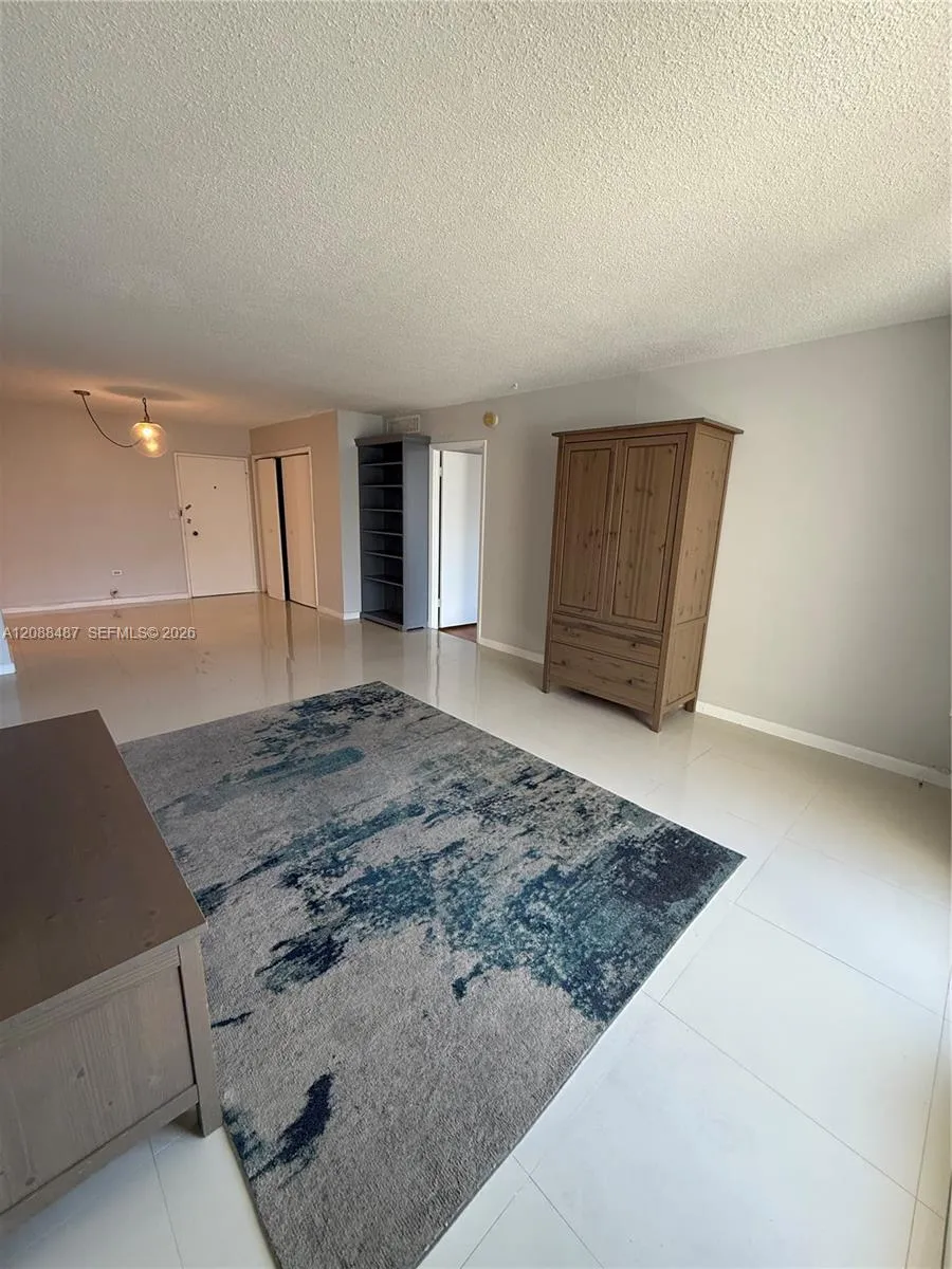 5555 Collins Ave #12Z Miami Beach, FL 33140