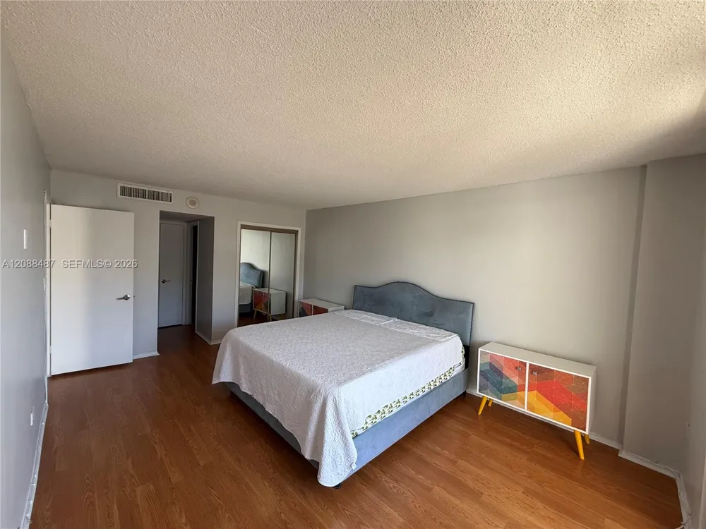 5555 Collins Ave #12Z Miami Beach, FL 33140