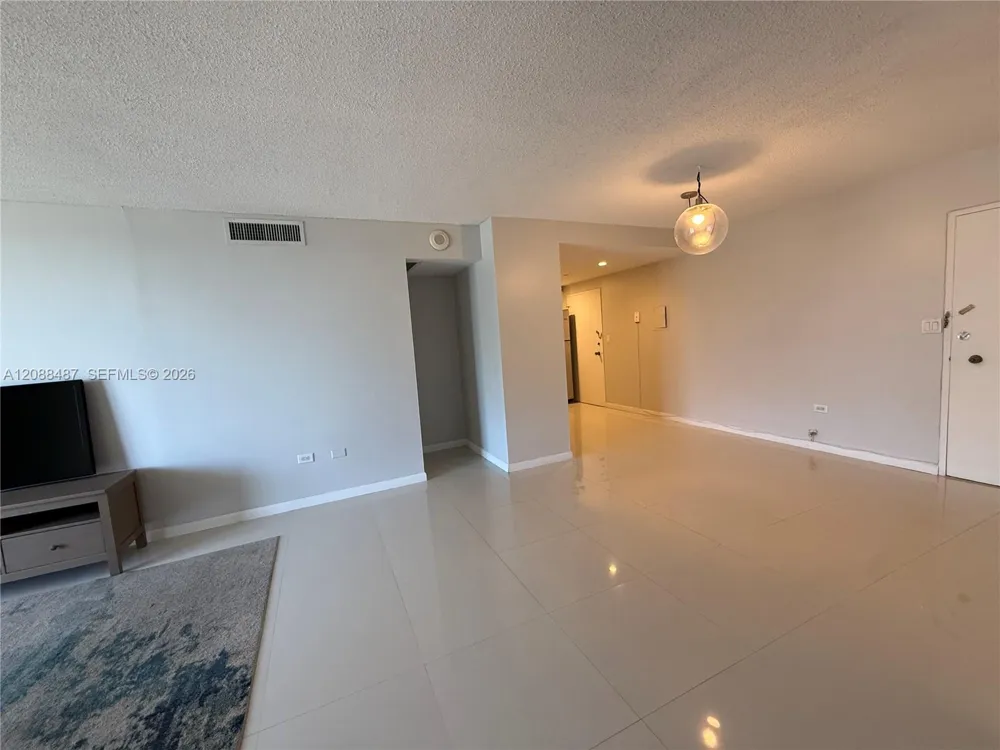 5555 Collins Ave #12Z Miami Beach, FL 33140