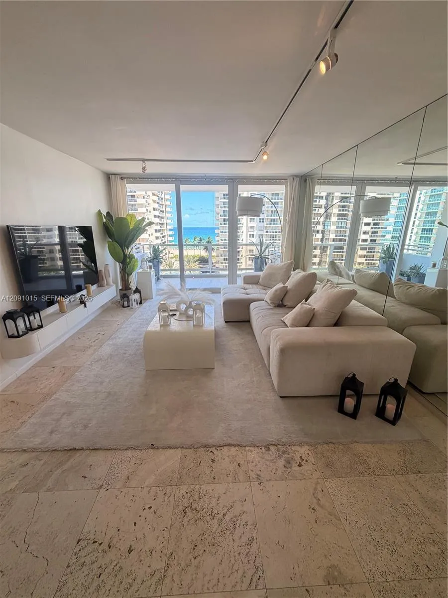 5700 Collins Ave #9B Miami Beach, FL 33140