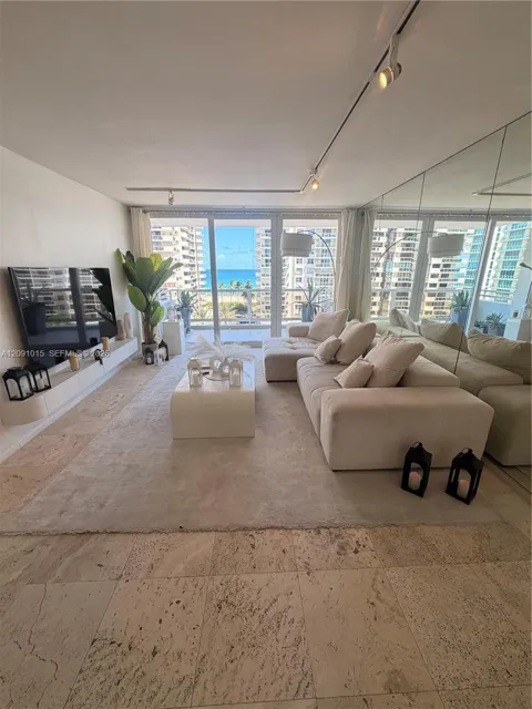 5700 Collins Ave #9B