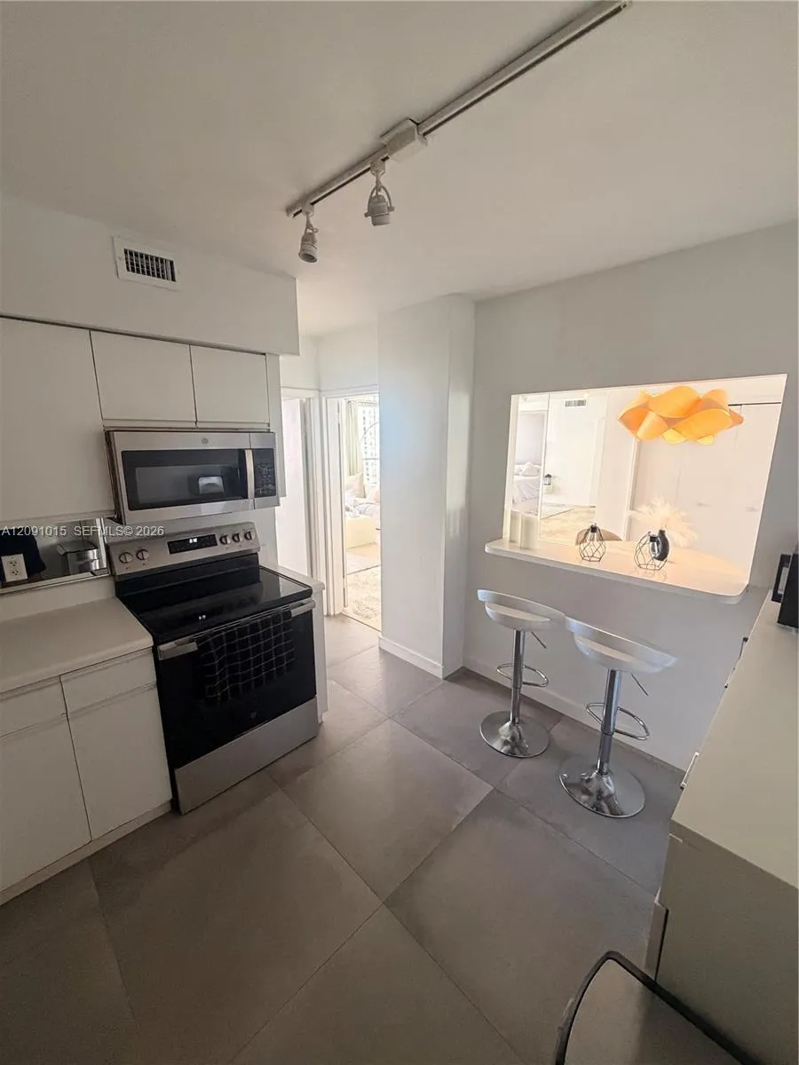 5700 Collins Ave #9B Miami Beach, FL 33140