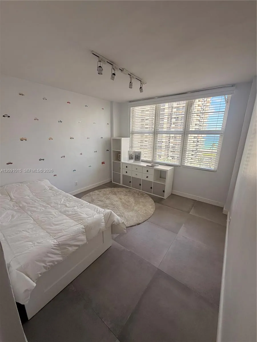 5700 Collins Ave #9B Miami Beach, FL 33140