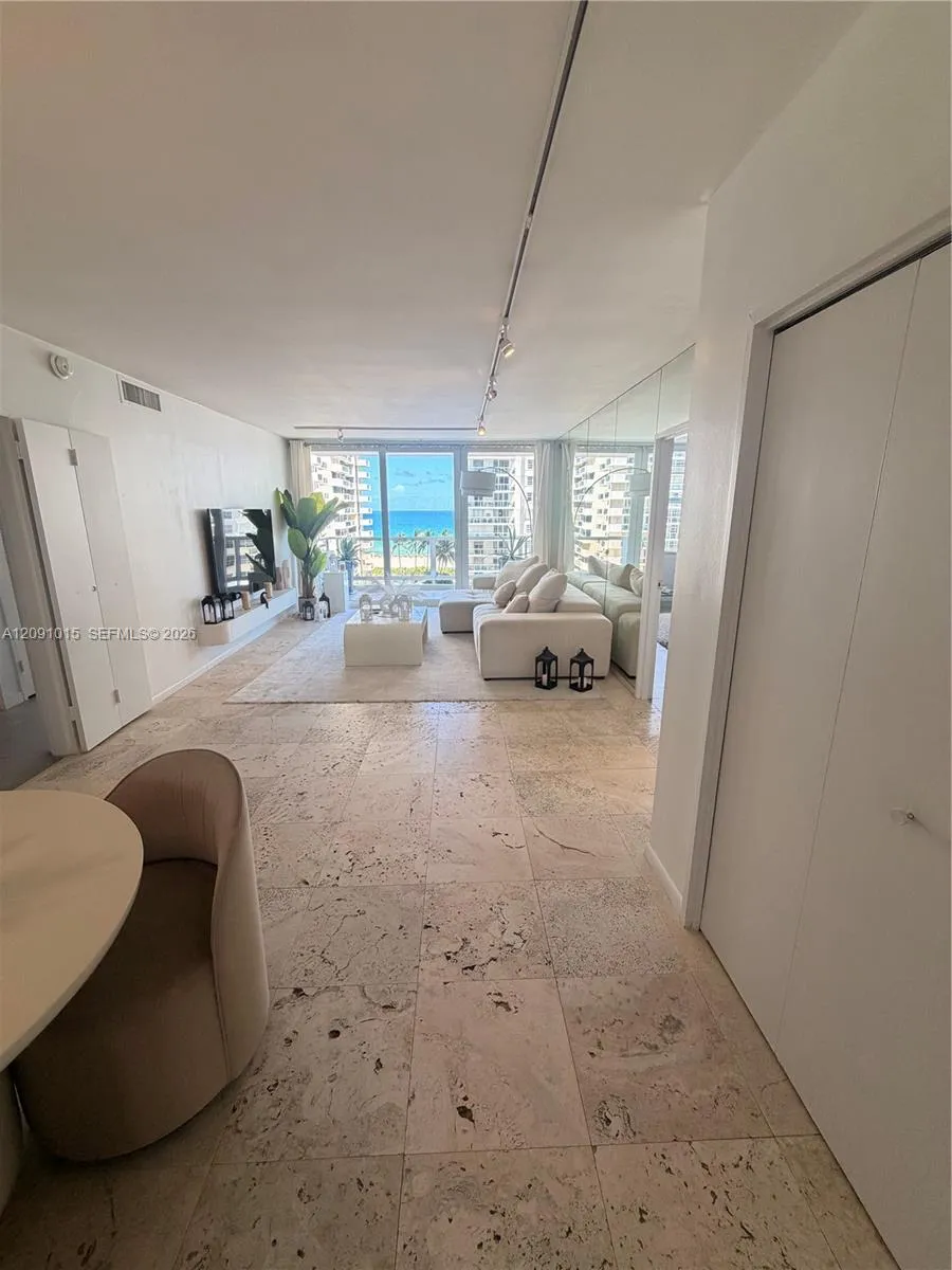 5700 Collins Ave #9B Miami Beach, FL 33140