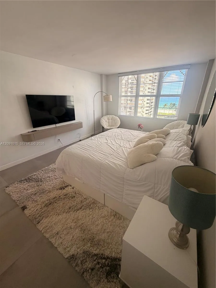 5700 Collins Ave #9B Miami Beach, FL 33140