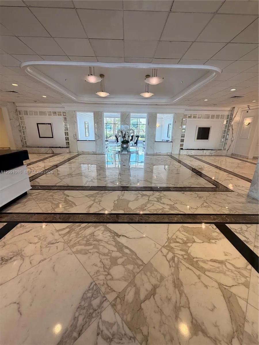 5700 Collins Ave #9B Miami Beach, FL 33140