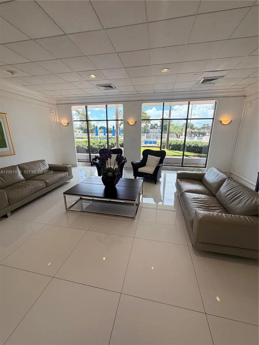 5700 Collins Ave #9B Miami Beach, FL 33140
