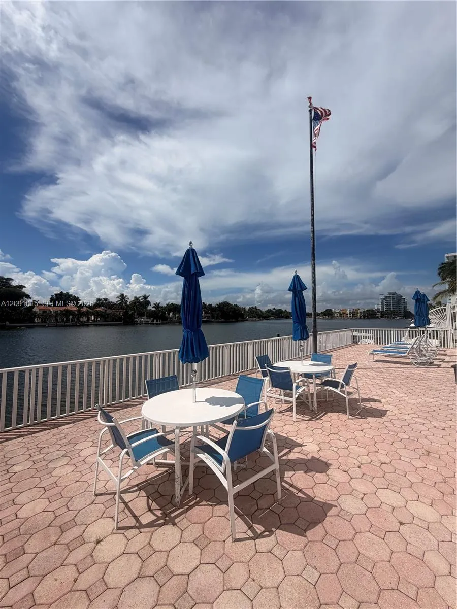 5700 Collins Ave #9B Miami Beach, FL 33140