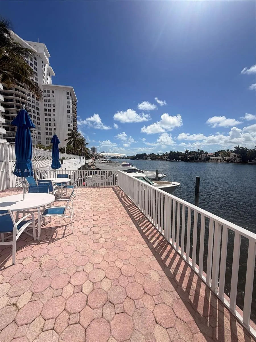 5700 Collins Ave #9B Miami Beach, FL 33140