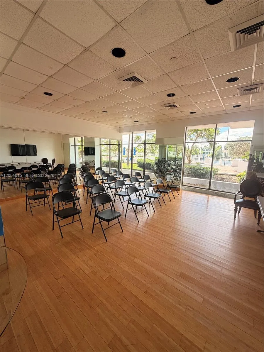 5700 Collins Ave #9B Miami Beach, FL 33140