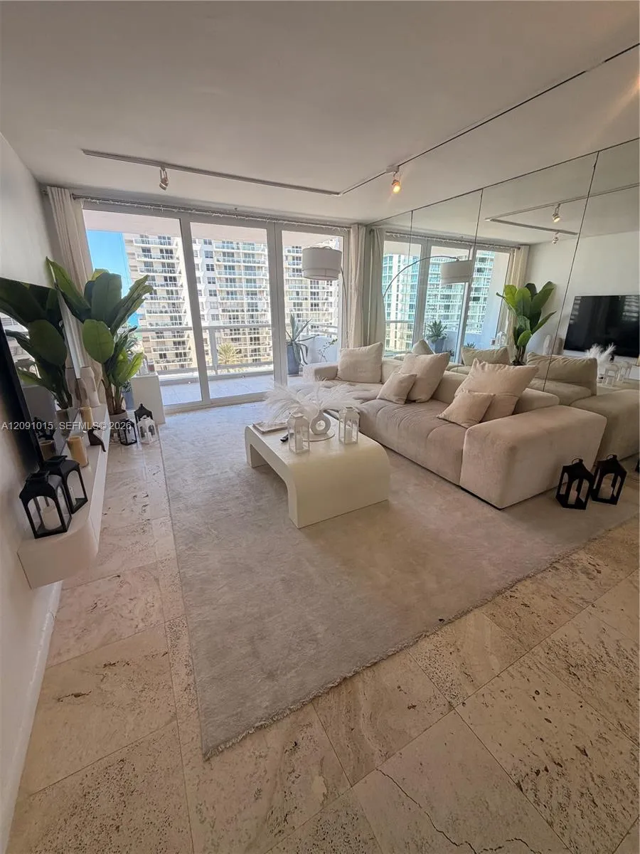 5700 Collins Ave #9B Miami Beach, FL 33140