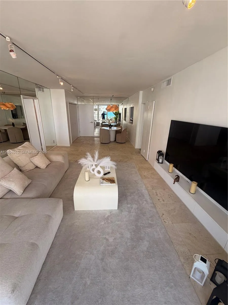 5700 Collins Ave #9B Miami Beach, FL 33140