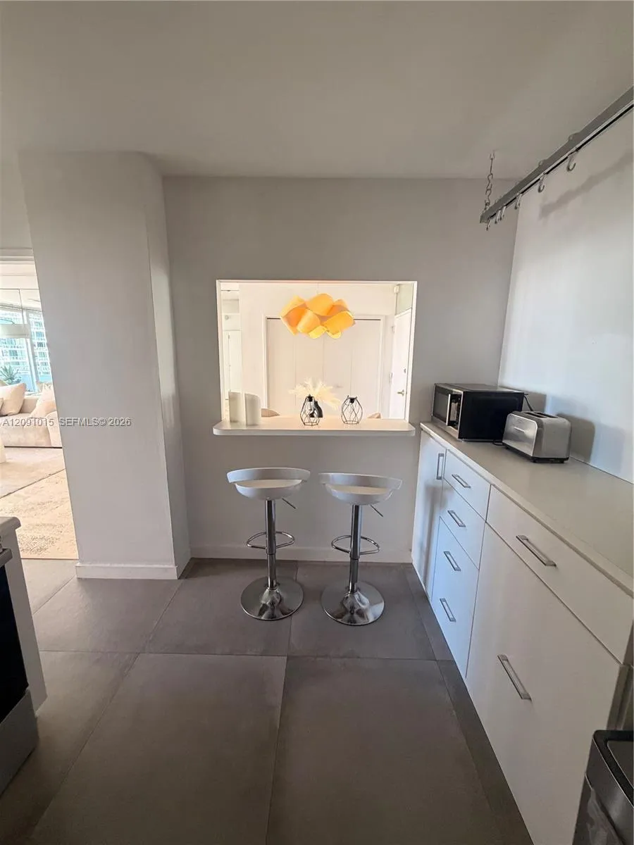 5700 Collins Ave #9B Miami Beach, FL 33140