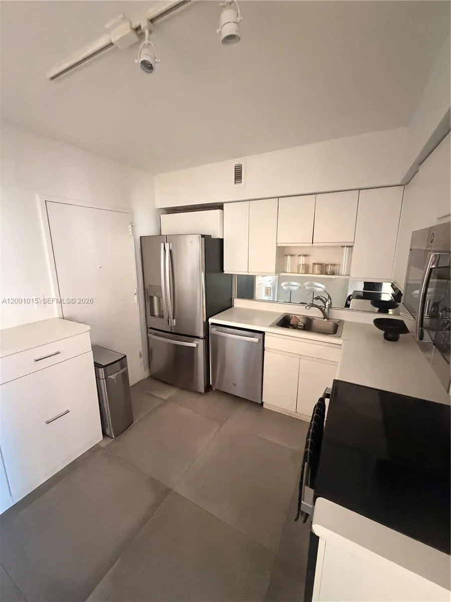 5700 Collins Ave #9B Miami Beach, FL 33140