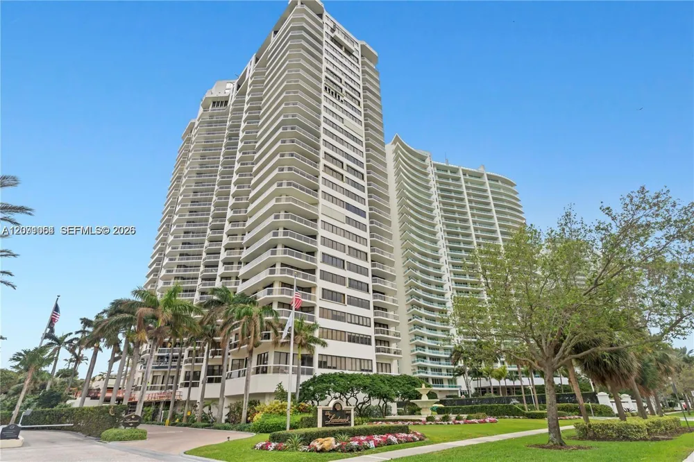 20185 E Country Club Dr #TS-7 Aventura, FL 33180