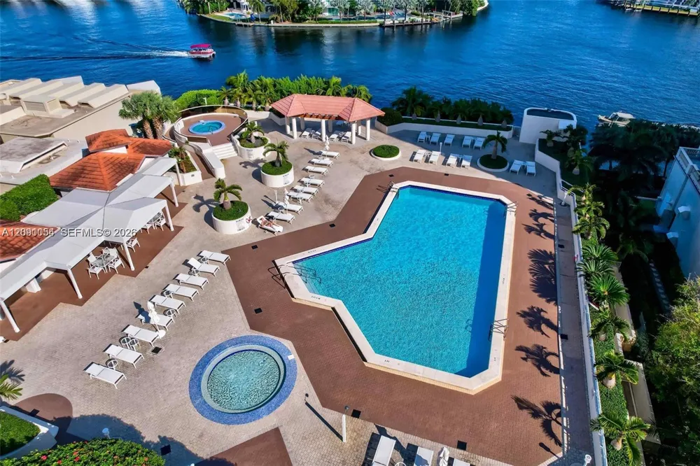 20185 E Country Club Dr #TS-7 Aventura, FL 33180