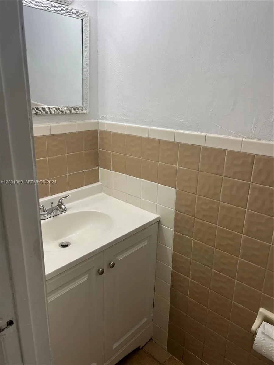 5366 W 26th Ave #121 Hialeah, FL 33016