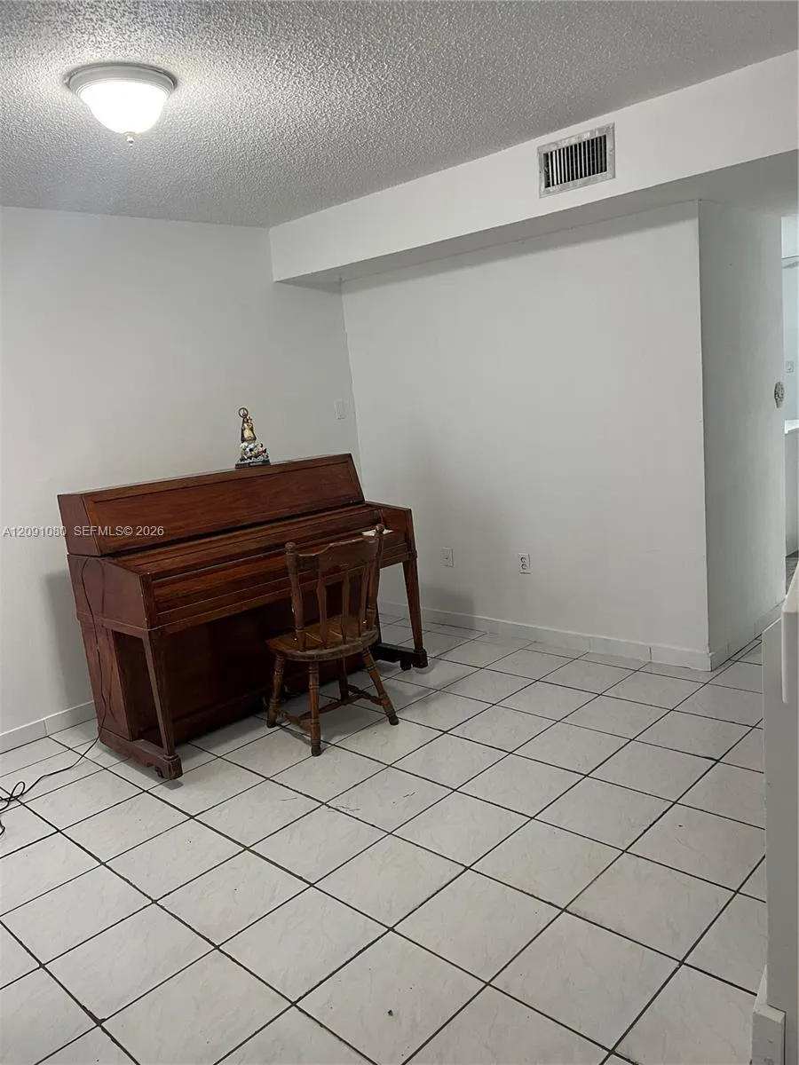 5366 W 26th Ave #121 Hialeah, FL 33016