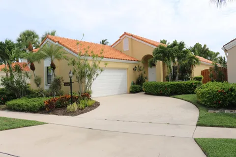 2668 La Lique Circle
