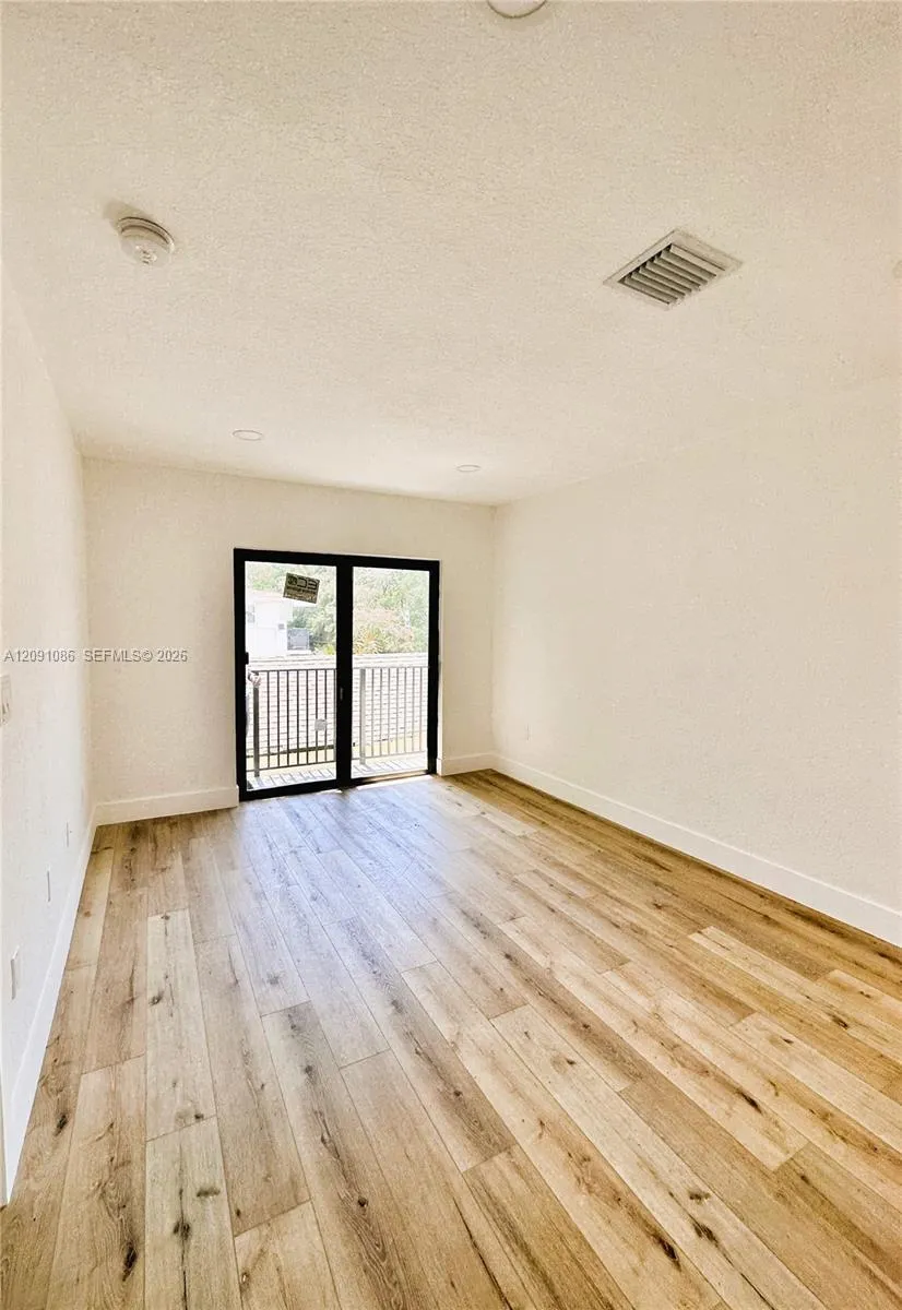 1278 SW 2nd St #4 Miami, FL 33135