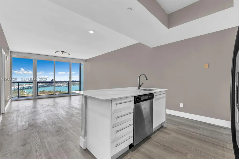 888 Biscayne Blvd #1710 Miami, FL 33132
