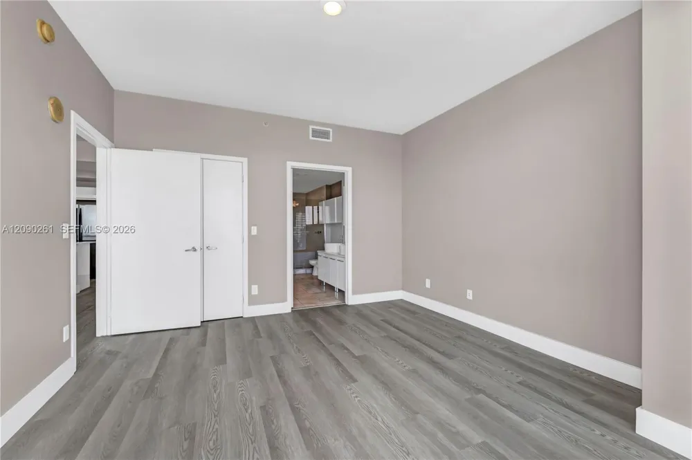 888 Biscayne Blvd #1710 Miami, FL 33132