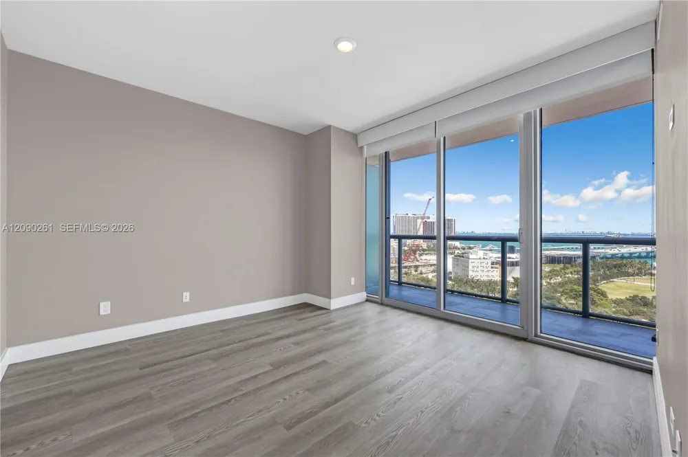 888 Biscayne Blvd #1710 Miami, FL 33132