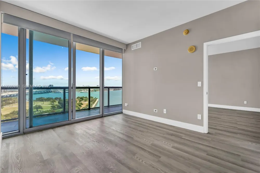 888 Biscayne Blvd #1710 Miami, FL 33132