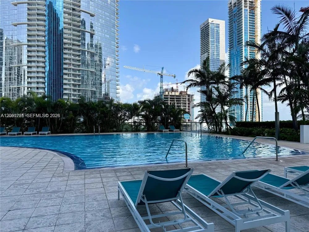 888 Biscayne Blvd #1710 Miami, FL 33132