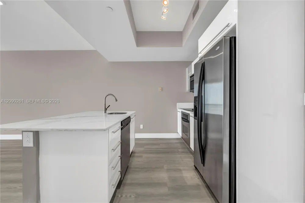 888 Biscayne Blvd #1710 Miami, FL 33132