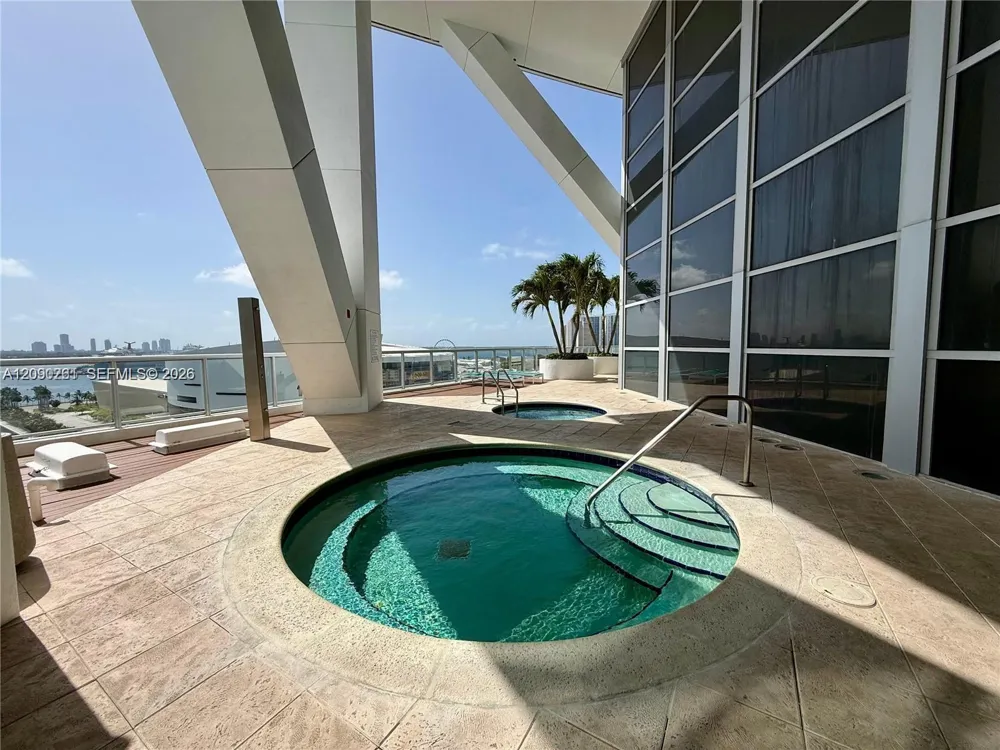 888 Biscayne Blvd #1710 Miami, FL 33132